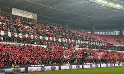 Eskişehirspor taraftarından görsel şölen: Altay maçında tribünlerde bayrak şov