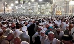 Kabe'de tarihi yoğunluk: 12 milyonluk rekorun ardından yeni yılda insan seli