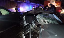 İki otomobil kafa kafaya çarpıştı: 2 ölü, 3 yaralı