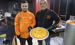 Dünyanın bir numarası künefe, Mehmet’in ellerinde tatlanıyor!