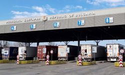 Komşuda yakalandılar: Çoraptan para, direksiyondan altın!