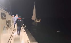 Çanakkale Boğazı'nda içinde 2 kişinin bulunduğu yelkenli tekne kurtarıldı