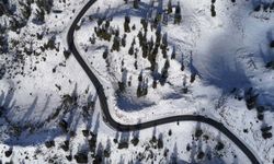 Mersin'de karla kaplanan ormanlık alandan kartpotallık görüntüler