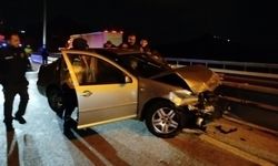 Otomobil refüje çarptı: 1 yaralı