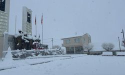 Eskişehir'de kar kalınlığı 25 santimetreyi geçti, yollar kapandı