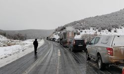 Eskişehir–Seyitgazi yolunda arıza yapan araç trafiği kilitledi