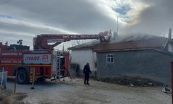 Eskişehir'de elektrik tesisatından yangın çıktı: Boş ev alevlere teslim oldu!