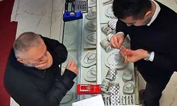 Eskişehir'de kuyumcuya yakalanınca sahte altınları teklif etti: "Bunlar sende kalsın"