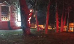 Sivrihisar Tarihi Ermeni Kilisesi önündeki tarihi ağaç ateşe verildi: Kundakçılar aranıyor!