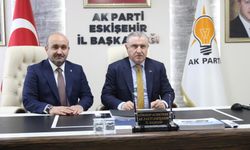 Bakan Bak AK Parti Eskişehir İl Başkanlığı'nı ziyaret etti