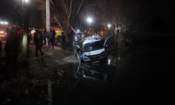 Eskişehir’de araç Porsuk Çayı’na düştü: 4 saatlik mücadeleyle çıkarıldı!