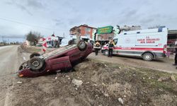 Eskişehir'de yağış kazaya neden oldu: Otomobil takla attı, 3 kişi şans eseri kurtuldu