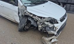 Eskişehir'de yağmur kazaya neden oldu: Otomobil tıra çarptı