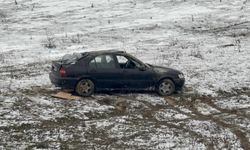 Boş araziye otomobiliyle uçtu