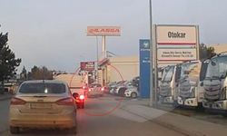 Eskişehir’de kural ihlali tepki çekti: Trafiğe takılmamak için kaldırıma çıktı!