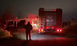 Kaynar suya benzin dökülen evde patlama