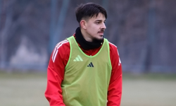 ES-ES'e imza attı, forma için geri sayım başladı