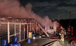 Sultangazi’de iki iş yeri alev alev yandı