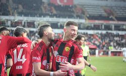 Kulet yine gol bölgesinde