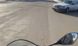 Eskişehir'de caddeye kontrolsüz çıkan araca çarpmaktan kıl payı kurtuldu