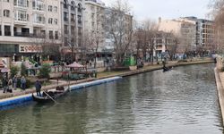 Eskişehir’de hava ısındı, gondol turlarına ilgi yeniden arttı