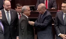 Partilerinden istifa eden 3 milletvekili AK Parti’ye katıldı, rozetleri Cumhurbaşkanı Erdoğan bizzat taktı