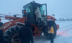 Hamile kadın kepçeyle kurtarıldı