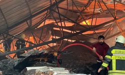 Mersin’de plastik ham madde deposunda yangın