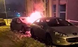 Yakutiye'de park halindeki araç alev alev yandı