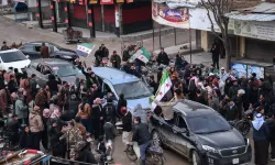 Suriye ordusu ele geçirdiği bölgelerde coşkuyla karşılandı! Meydanlarda halay çekiliyor