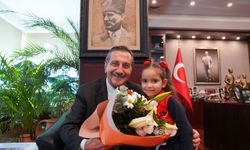 Minik Ebrar’dan Başkan Ataç’a Yeni Yıl Sürprizi