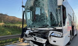 Yolcu otobüsü ile tır çarpıştı