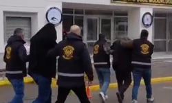 Eskişehir’de sahte çekle akü dolandırıcılığı: 2 şüpheli yakalandı, 6 milyon TL’lik akü ele geçirildi