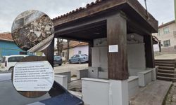 Eskişehir'de tarihi çeşmeye "Çöp" darbesi: Muhtar çareyi yazı asmakta buldu