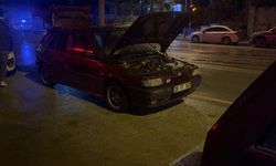 Eskişehir'de motor kısmı yanan araç kullanılamaz hale geldi