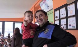 Bayrak sevgisi etkinliğinde minikler keyifli anlar yaşadı