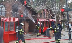 Depo olarak kullanılan barakada yangın çıktı: Eskişehir yolu trafiğe kapandı!