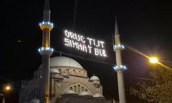 Eskişehir'de mahyalar minareleri süslemeye başladı