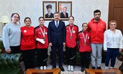 Vali Yılmaz, işitme engelli taekwondo sporcuları ile bir araya geldi