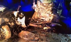 İki otomobil çarpıştı: 3 ölü, 3 yaralı