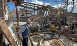 Eskişehir'de ilginç kaza: Evleri ve bahçe duvarı hasar gördü