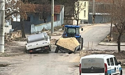 Eskişehir'de yol çöktü: Traktör ve tanker toprağa saplandı!