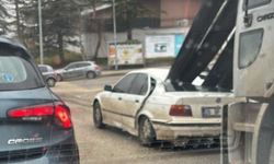 Eskişehir’de feci kaza: Kamyondan fırlayan demirler otomobile saplandı!