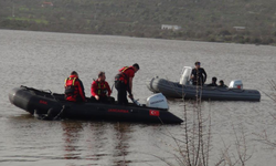 Kayıp genç gölette aranıyor