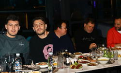 Yemekte buluştular