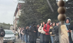 Eskişehir’de o üniversitede ulaşım alarmı: Öğrenciler 200 metre kuyrukta!