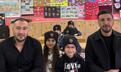 Nefer Tribün’den Anlamlı Ziyaret: Miniklere Bere Dağıttılar