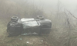 Siste yoldan çıkan araç takla attı