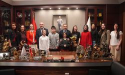 Tepebaşı Belediye Başkanı Ataç, Çevre Çocuk Meclisi Üyelerini makamında ağırladı