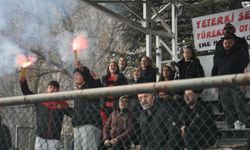 Tribünlerde renkli görüntüler